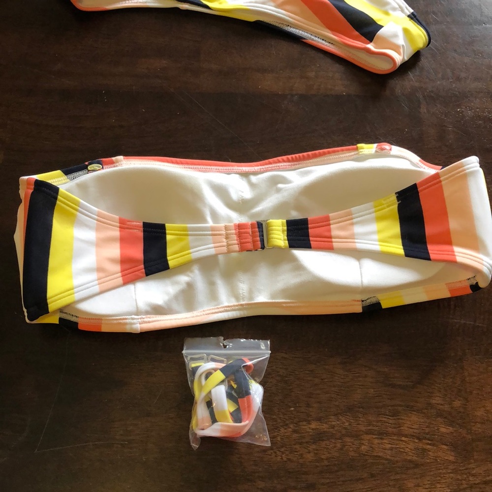 A&F striped swimsuit - Picture 6 of 8